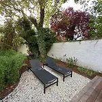 Luxury Apartment With Cosy Garden!