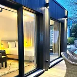 Luxury Apartment With Cosy Garden!