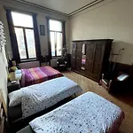 Spacy Room In Old Townhouse Relaxed Vibe With Late Check-Out!