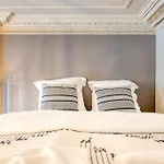 Historic Ghent Building - Ideal Studio Retreat