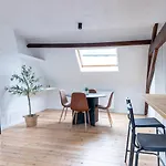 Sleek City Stays - Urban Elegance In The Heart Of Gent