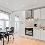 Designer Ghent Apt - Prime Location For 4 Guests
