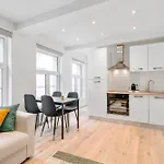 Designer Ghent Apt - Prime Location For 4 Guests