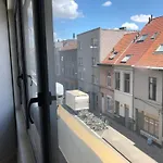 Holiday Small Shared Room In Gent