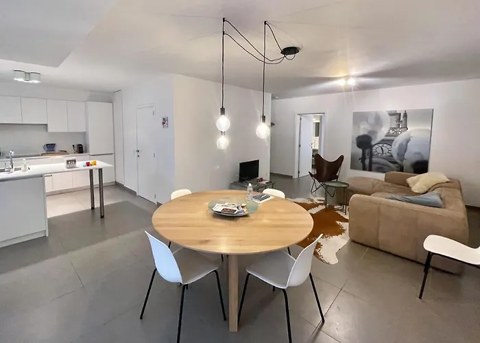 Apartment With Free Covered Parking - City Center