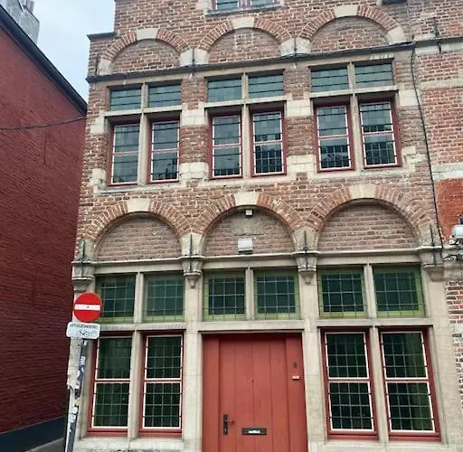 1597 Medieval Modern House