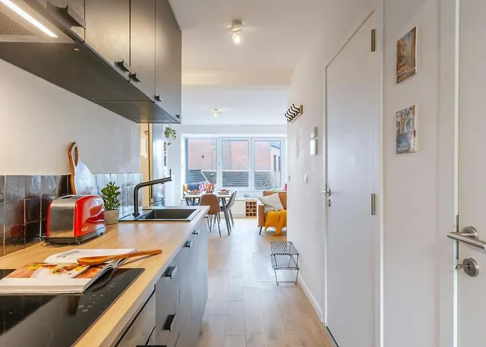 Huswell - Homely Duplex Near Historic City Center & Station