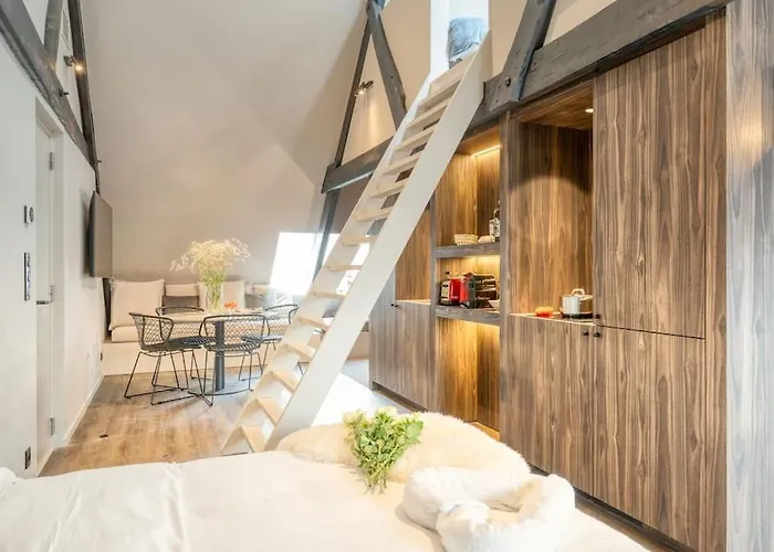 Charming Attic Retreat In Historic Ghent Center