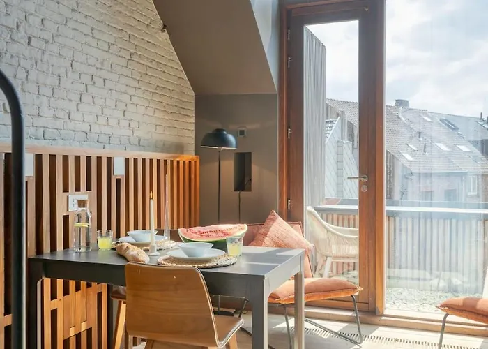 Serene Studio Oasis With Balcony In Ghent