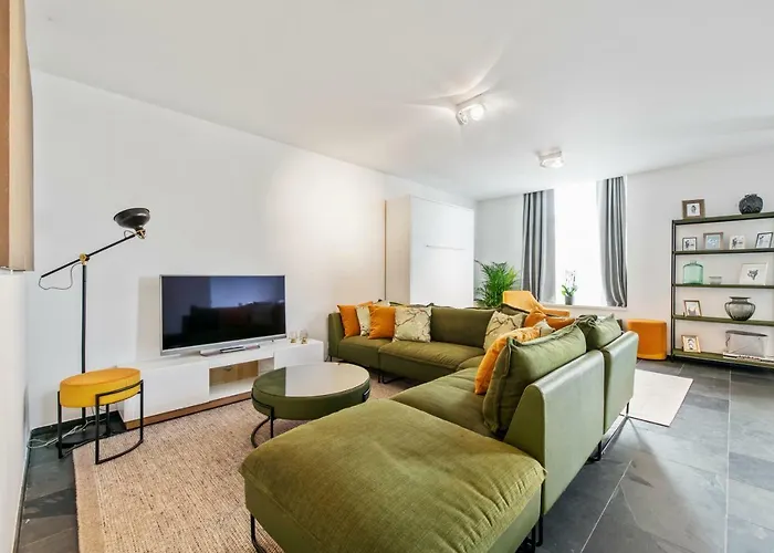 Classy Apartment In City Center With Large Balcony