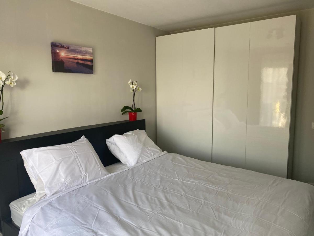 Apartment Feel At At This Homeawayfromhome Appt With A Stunning Water Canal View And Gym Ghent