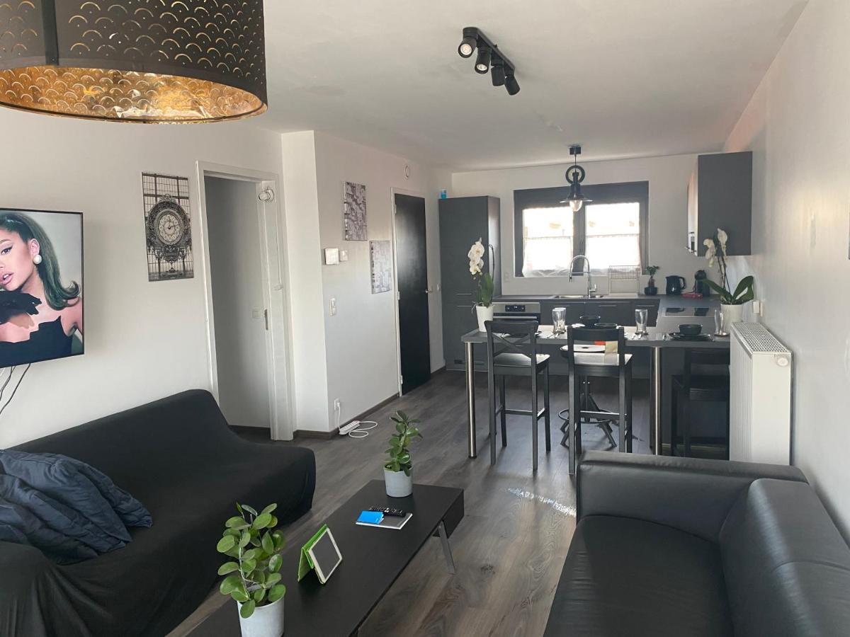 Apartment Feel At At This Homeawayfromhome Appt With A Stunning Water Canal View And Gym *