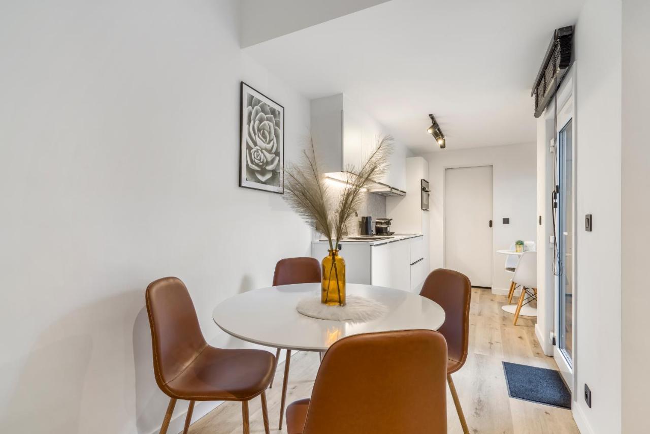 Apartment Cosy, Furnished & Renovated Flat With Outside Lounge *