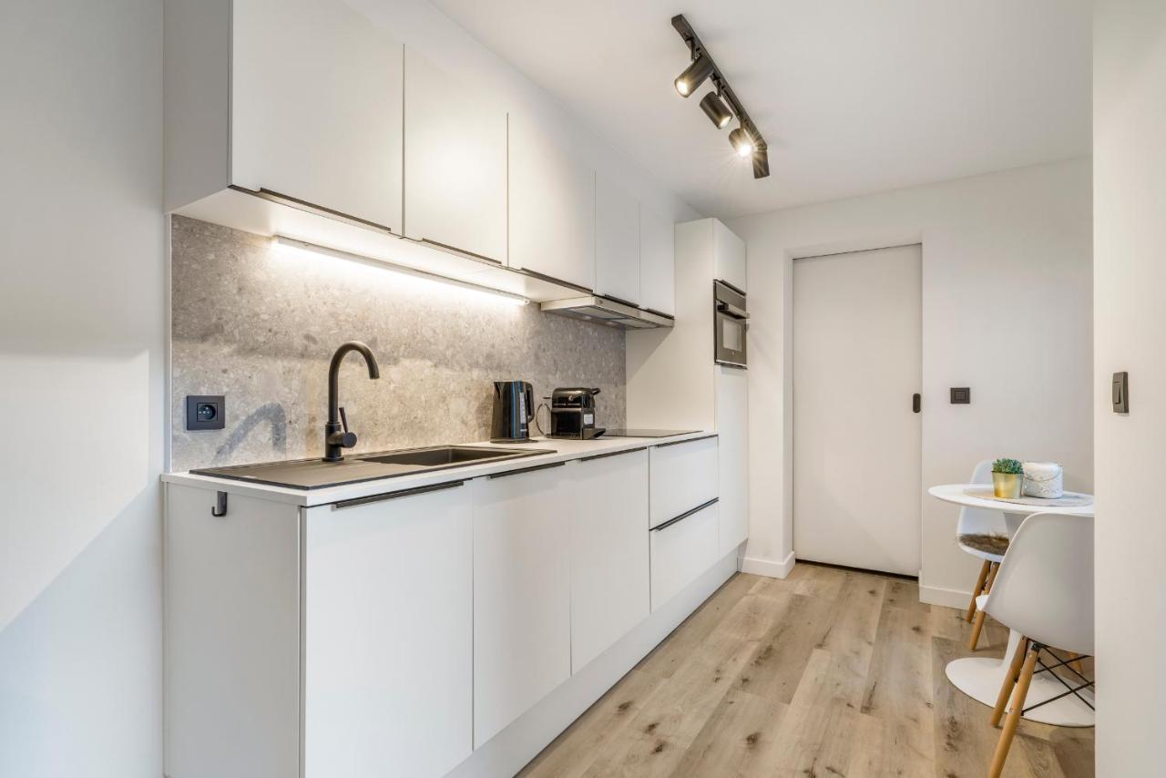 Apartment Cosy, Furnished & Renovated Flat With Outside Lounge