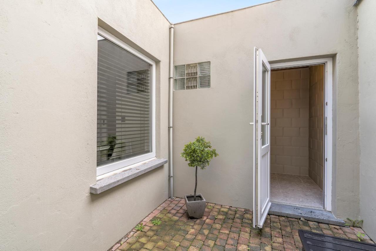 Cosy, Furnished & Renovated Flat With Outside Lounge