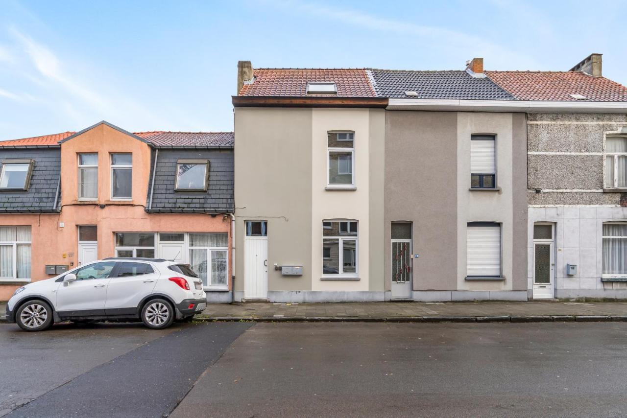Apartment Cosy, Furnished & Renovated Flat With Outside Lounge