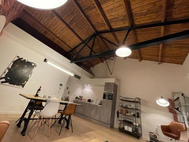New, Trendy, Well Serviced App 1 Bedroom, Hart Of Ghent, Stunning View Apartment *