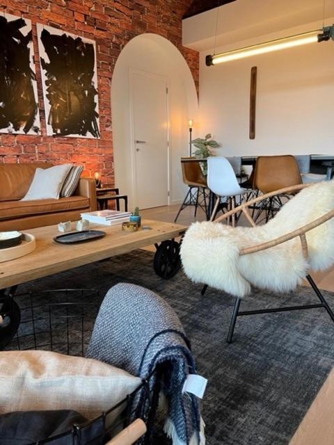 New, Trendy, Well Serviced App 1 Bedroom, Hart Of Ghent, Stunning View Apartment *