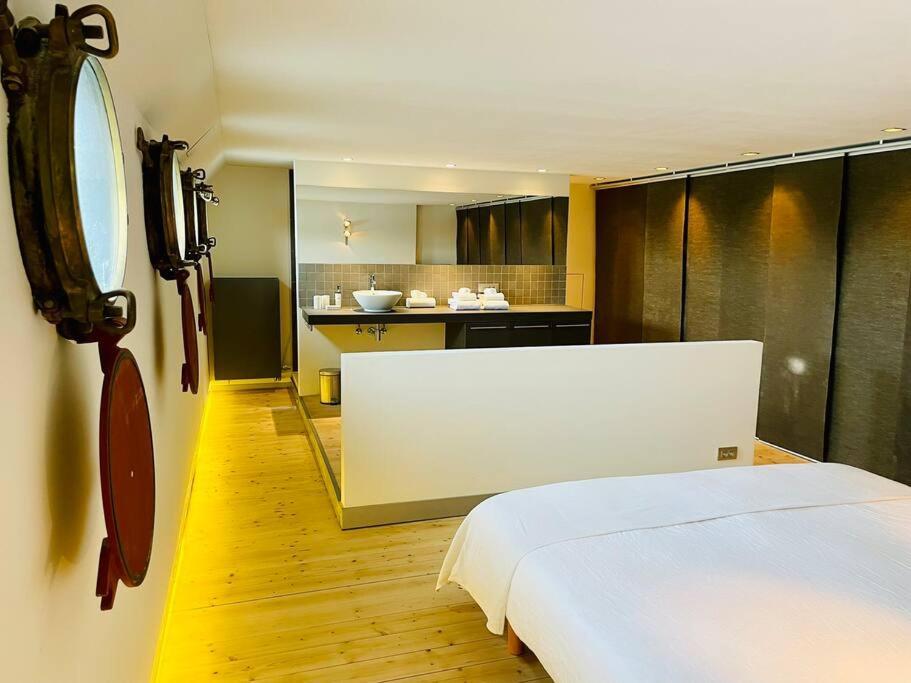 Le Grand Bordeleau Botel *