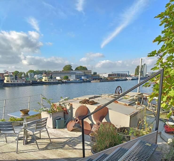 Botel Le Grand Bordeleau *