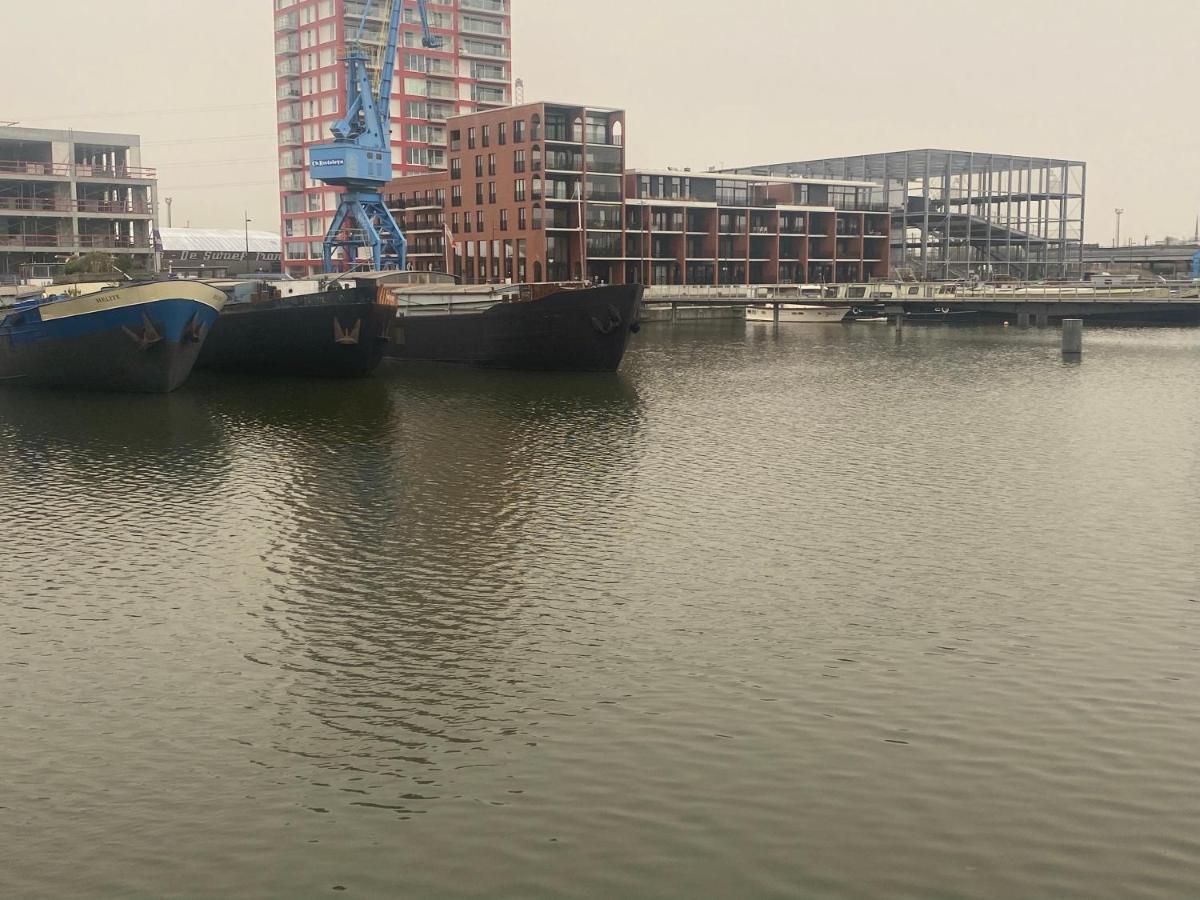 Feel At At This Homeawayfromhome Appt With A Stunning Water Canal View And Gym *