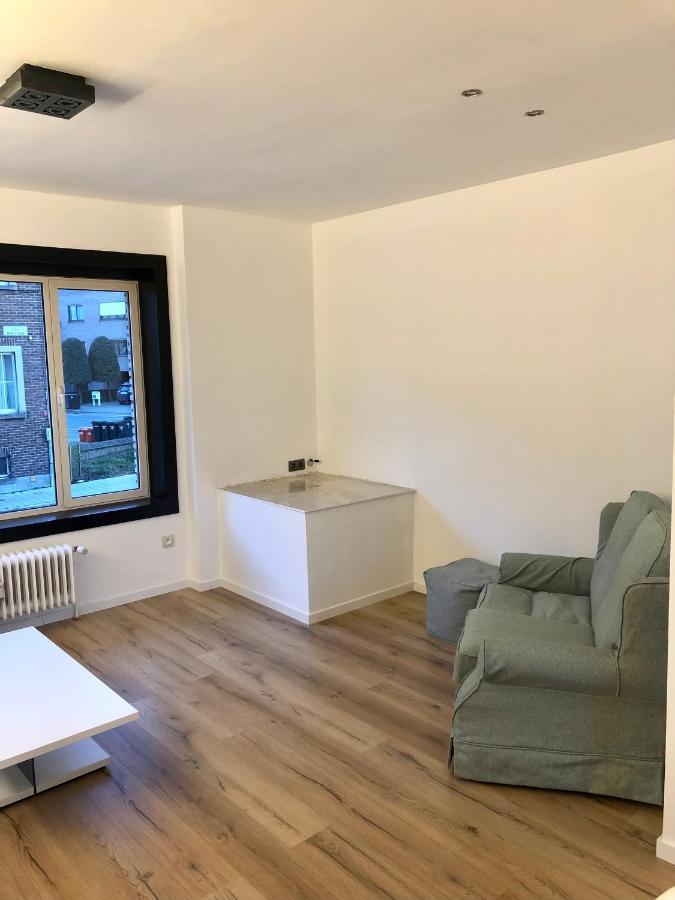 Luxury Two Bedroom With Bath Apartment *