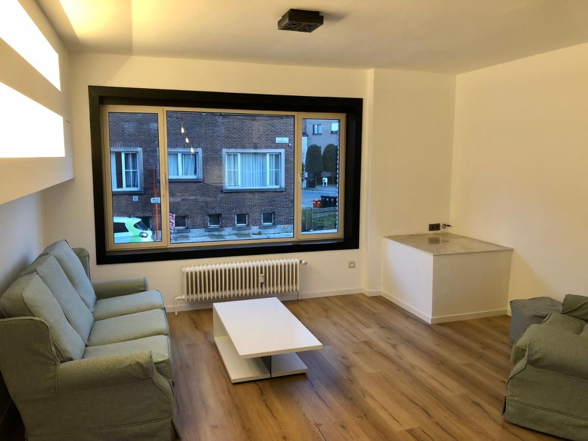 Luxury Two Bedroom With Bath Apartment *