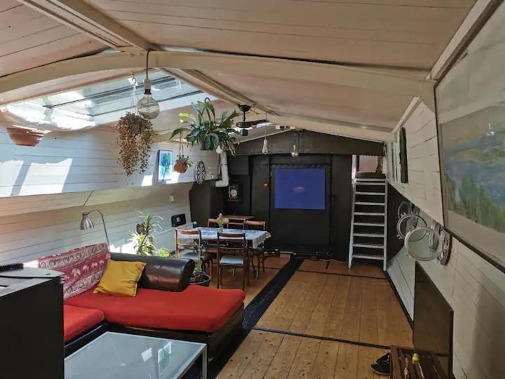 Houseboat Orfeo