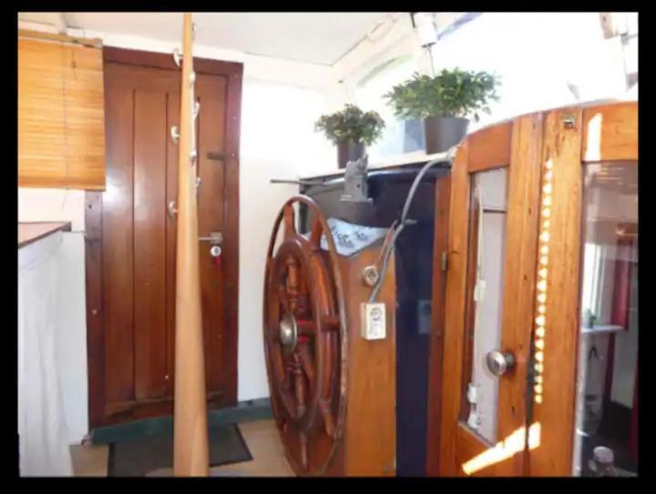 Houseboat Orfeo Botel *