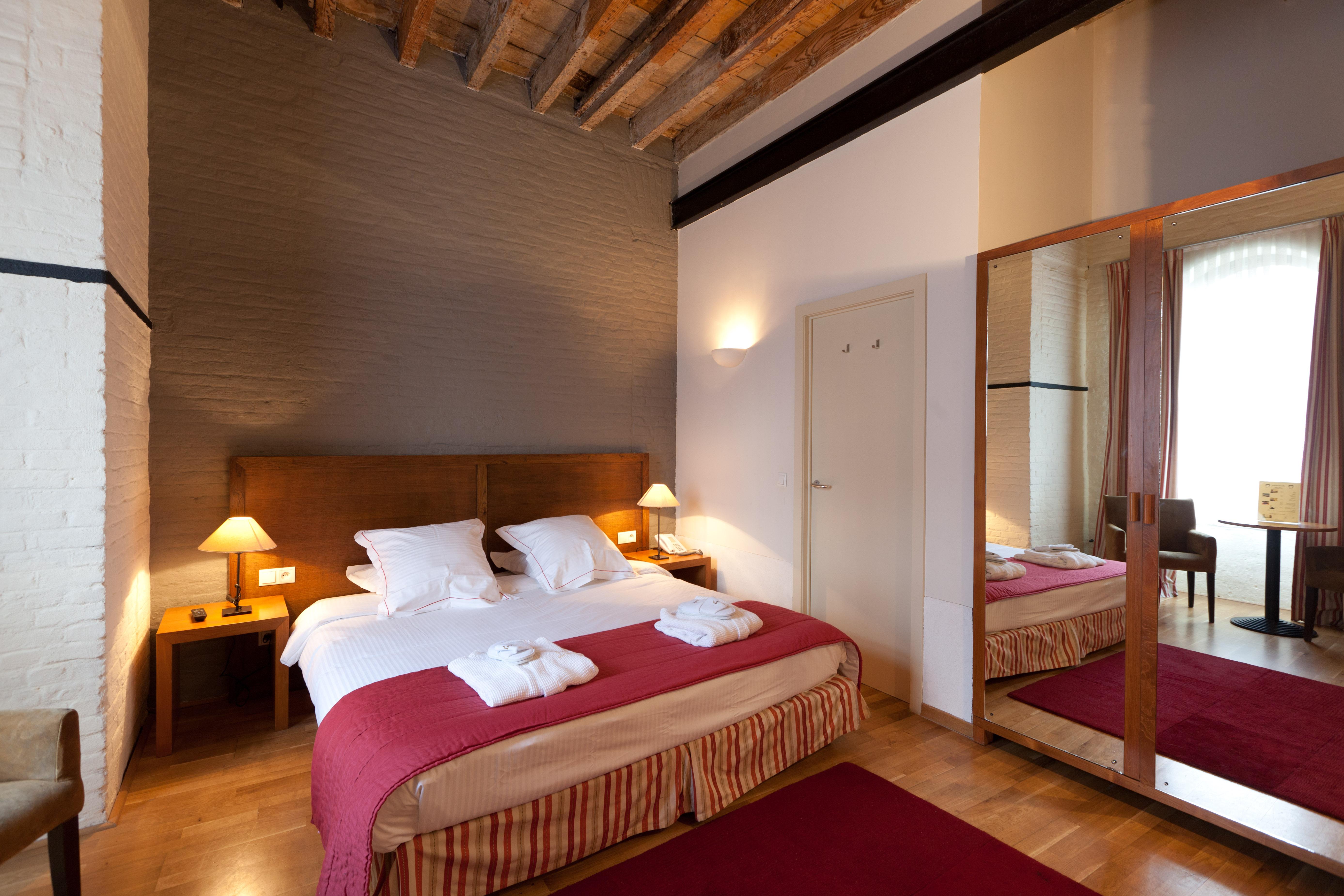 Hotel River 4*