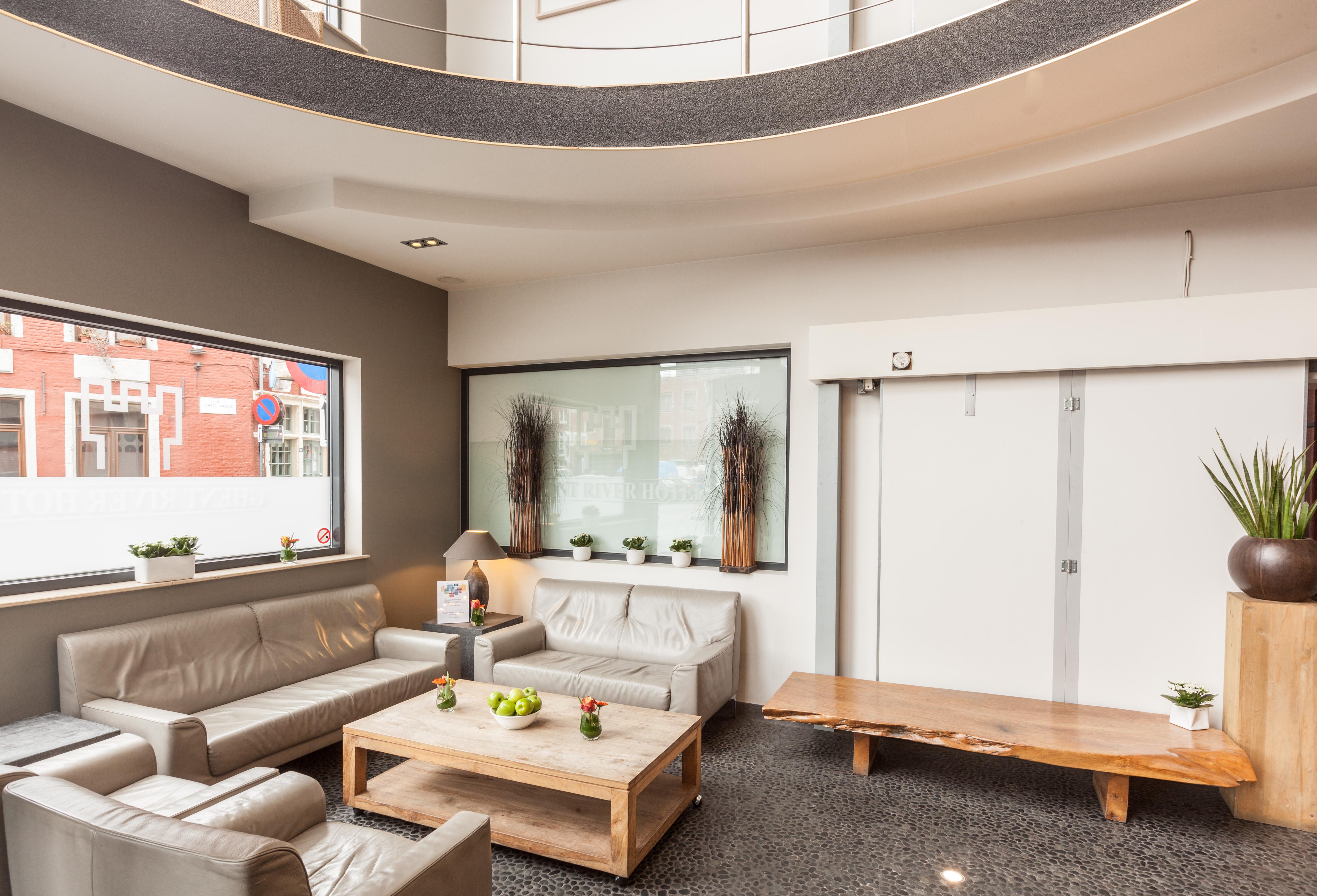 Hotel River 4*