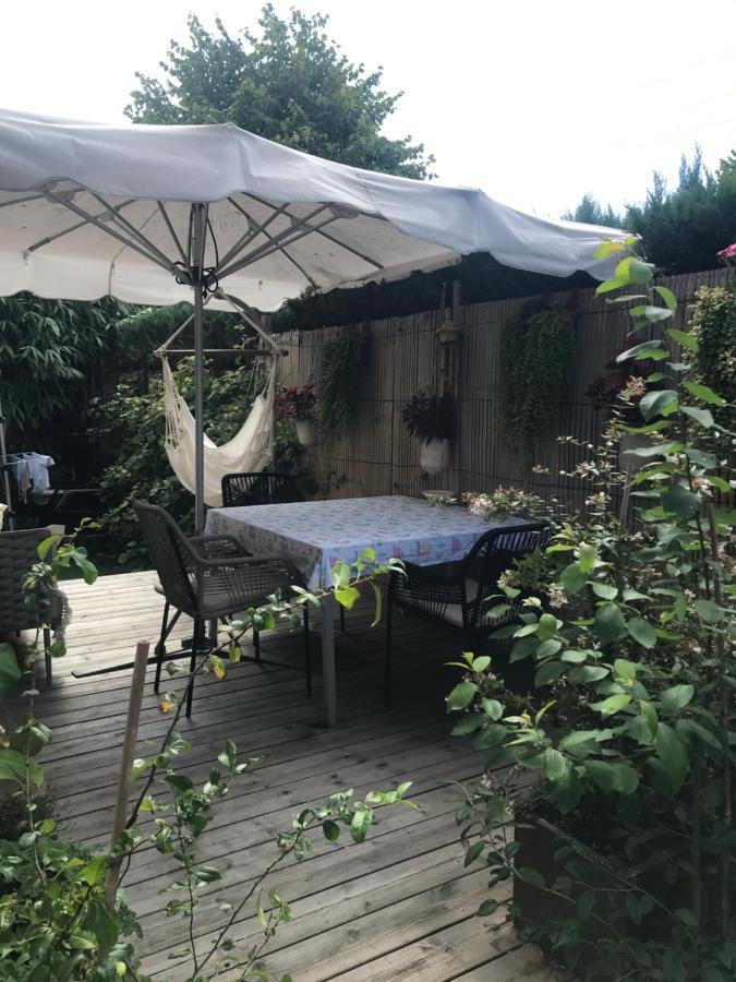 Gardencaravan Near In Green Area Campsite Ghent