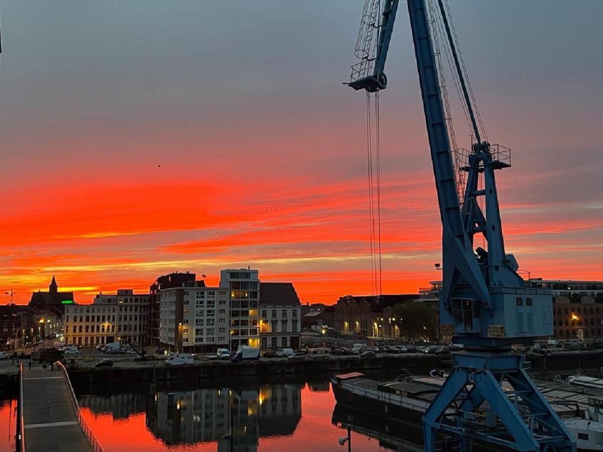 Feel At At This Homeawayfromhome Appt With A Stunning Water Canal View And Gym Ghent