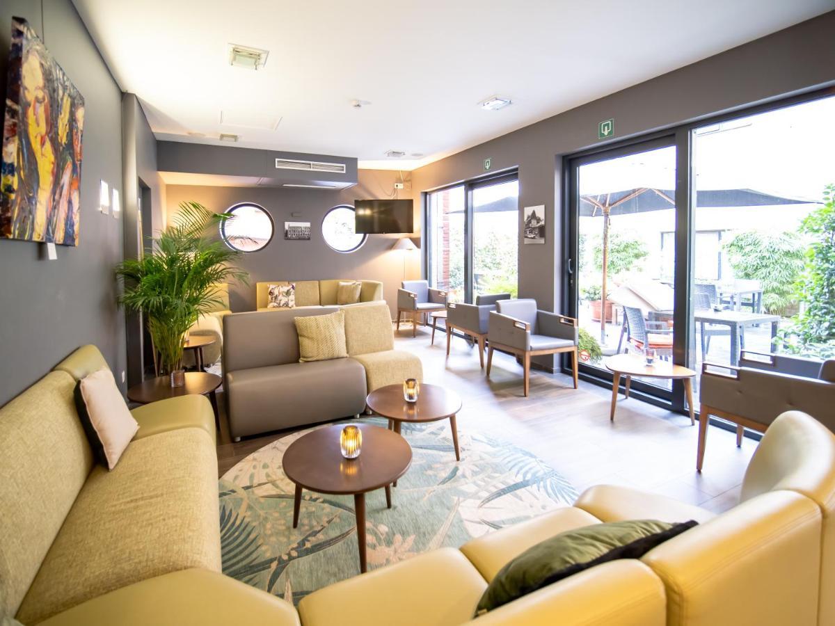 Hotel River 4*