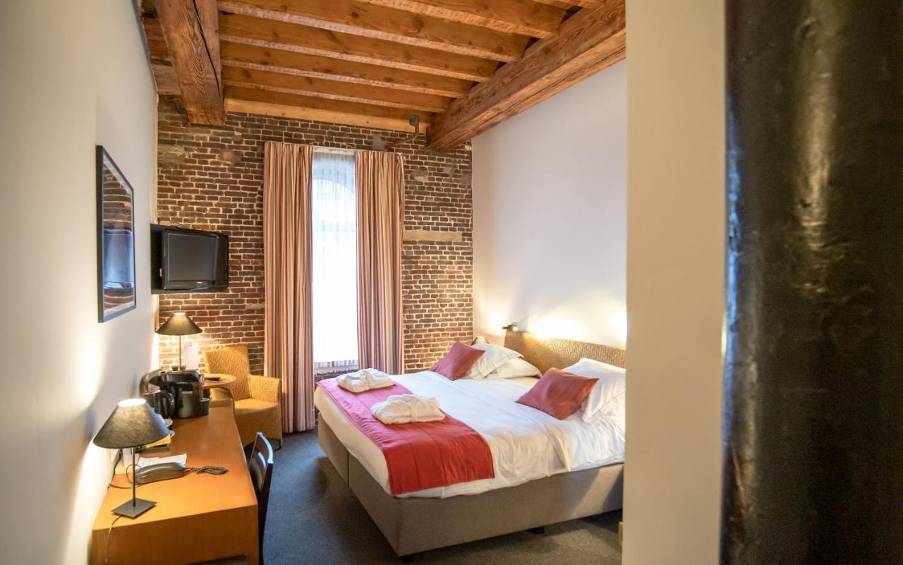 River Hotel 4*