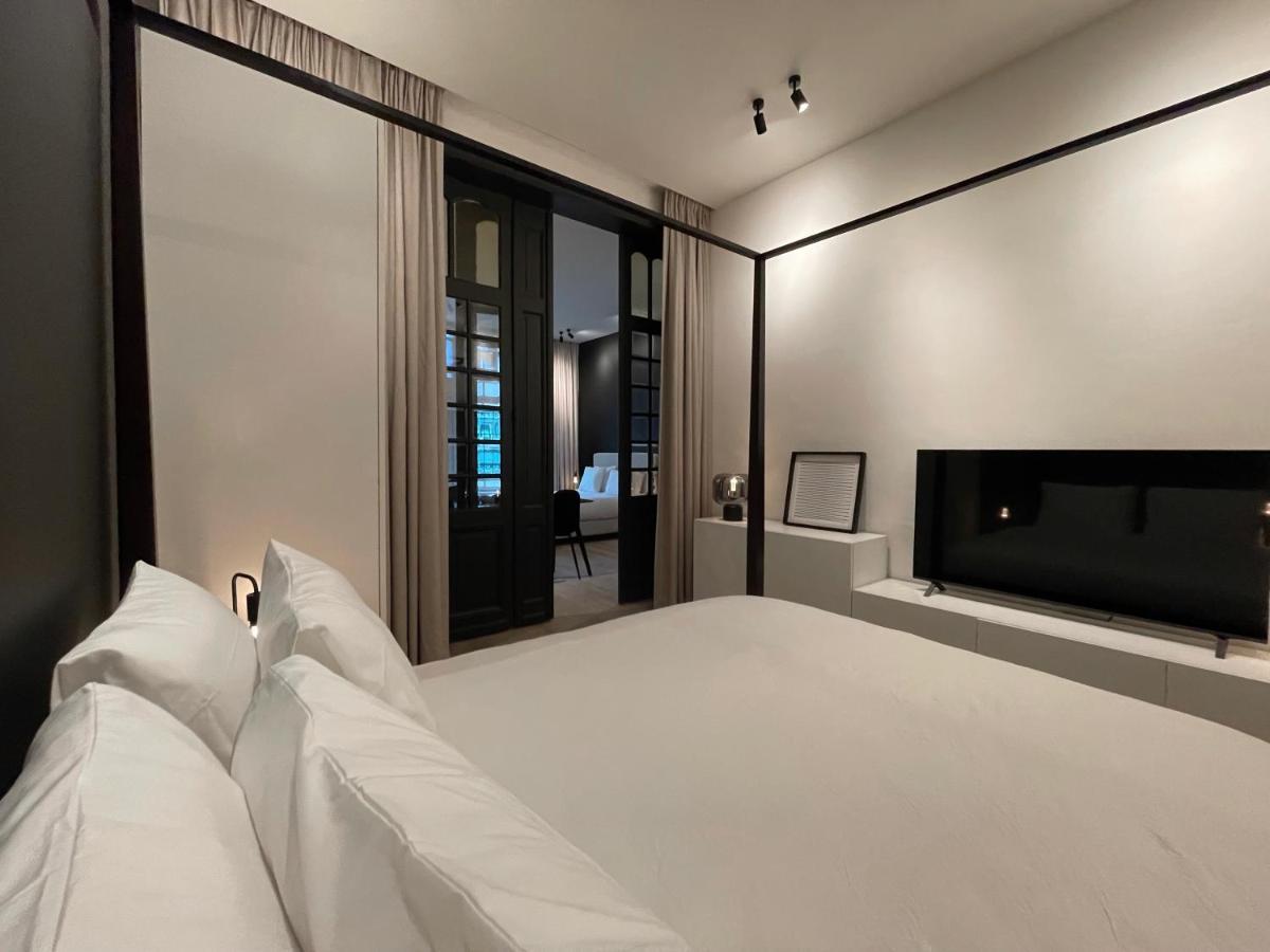 3 Bedroom Art-nouveau With Free Parking Appartement *