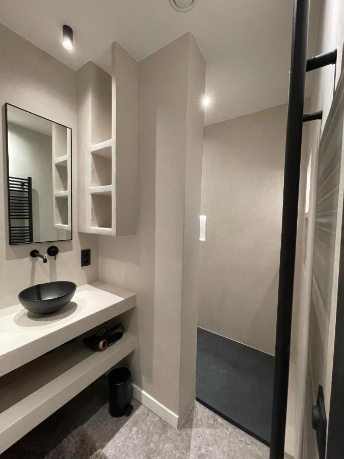3 Bedroom Art-nouveau With Free Parking