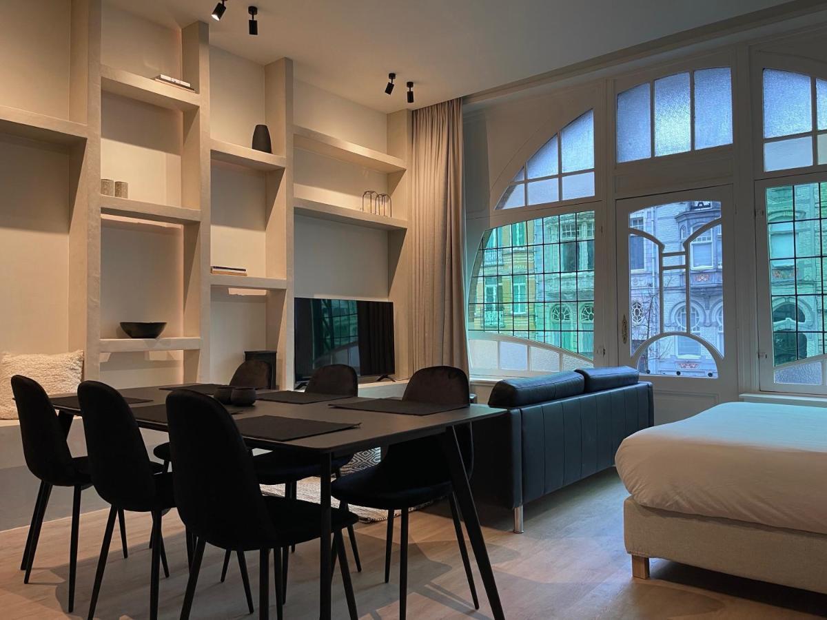3 Bedroom Art-nouveau With Free Parking Appartement