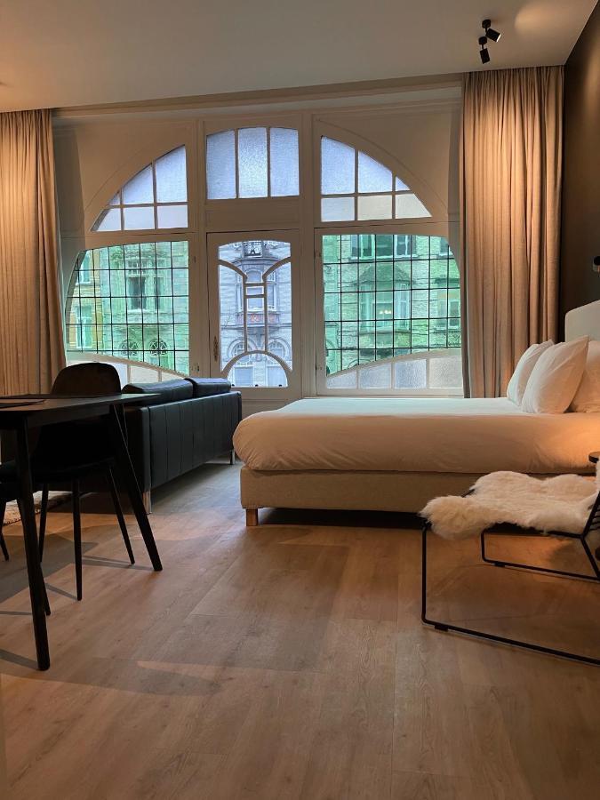 3 Bedroom Art-nouveau With Free Parking Appartement