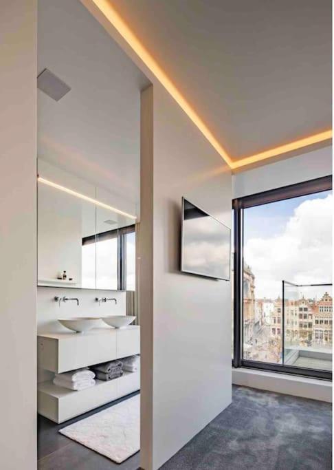 Exclusive Penthouse/workspace With Stunning Views *