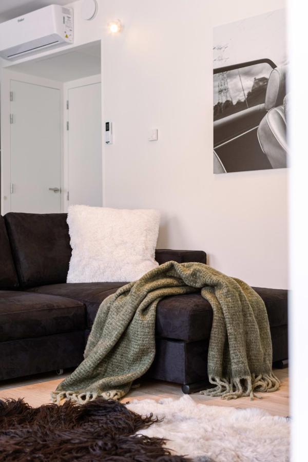 Renovated On Location In Apartment