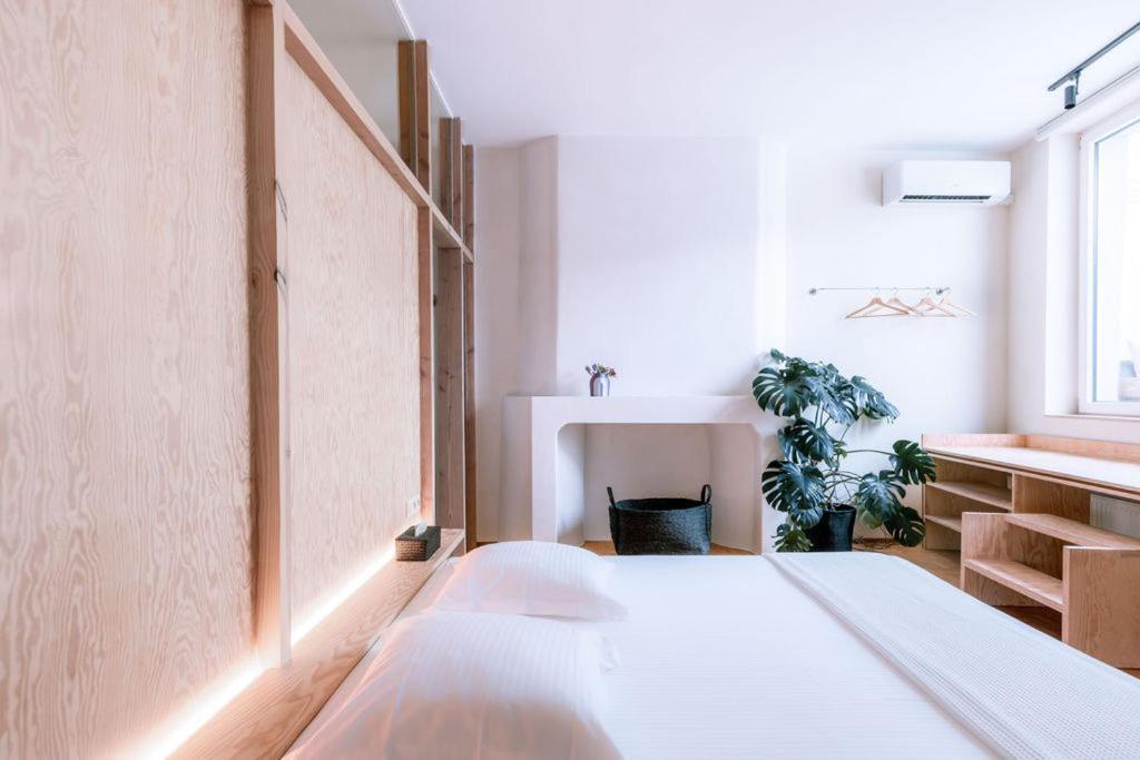 Violet Bed & Breakfast 2*