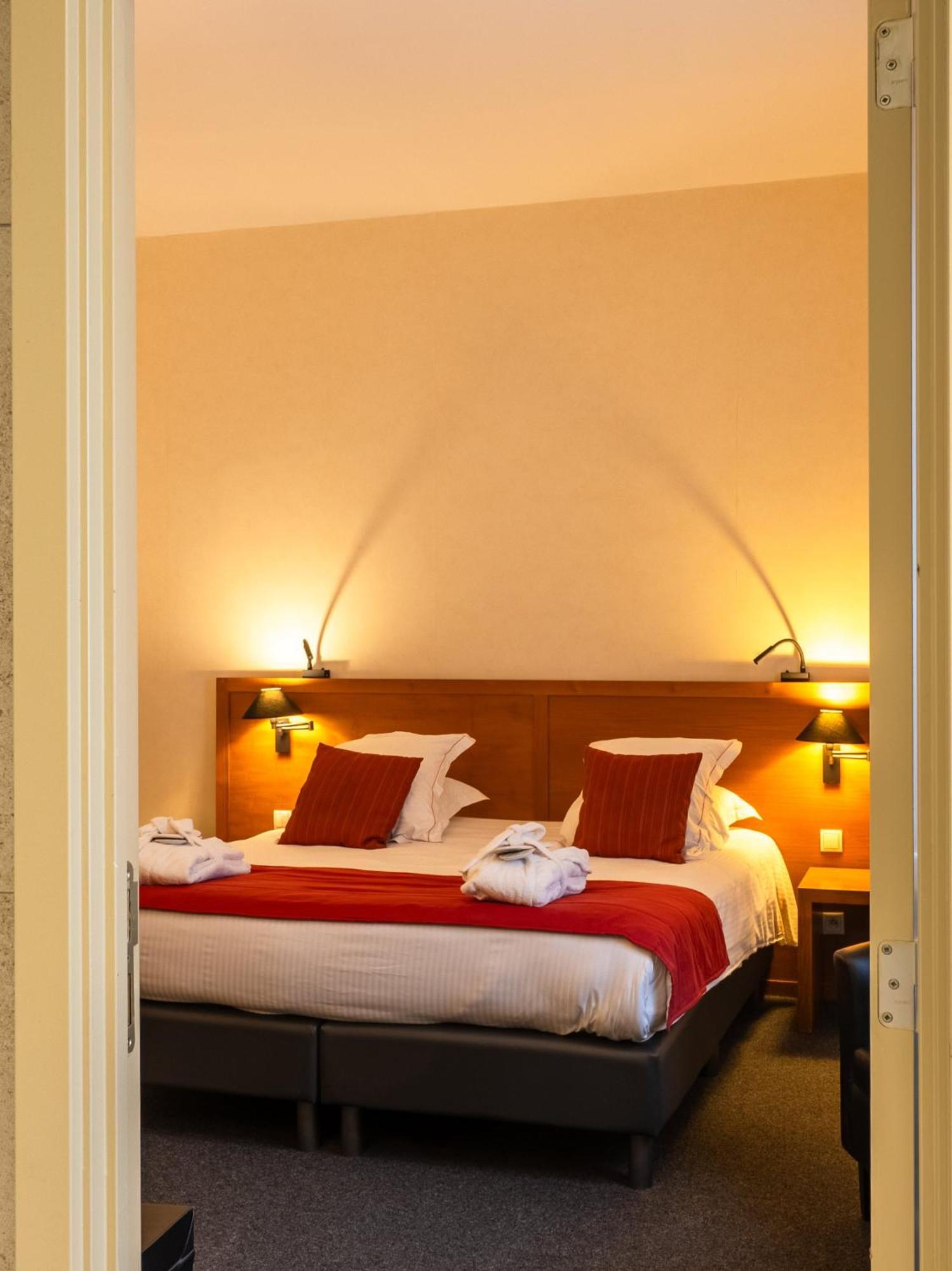 Hotel River 4*