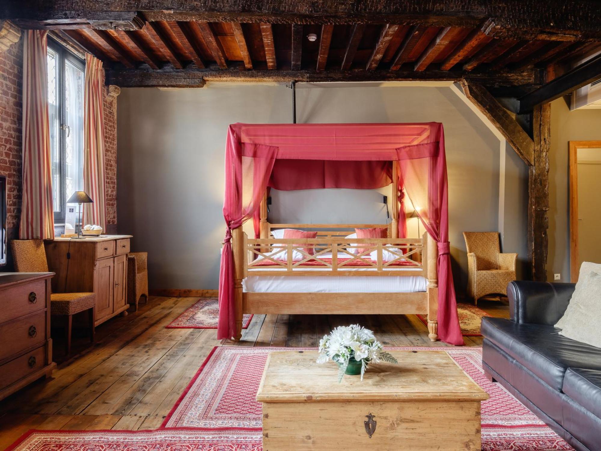 River Hotel 4*