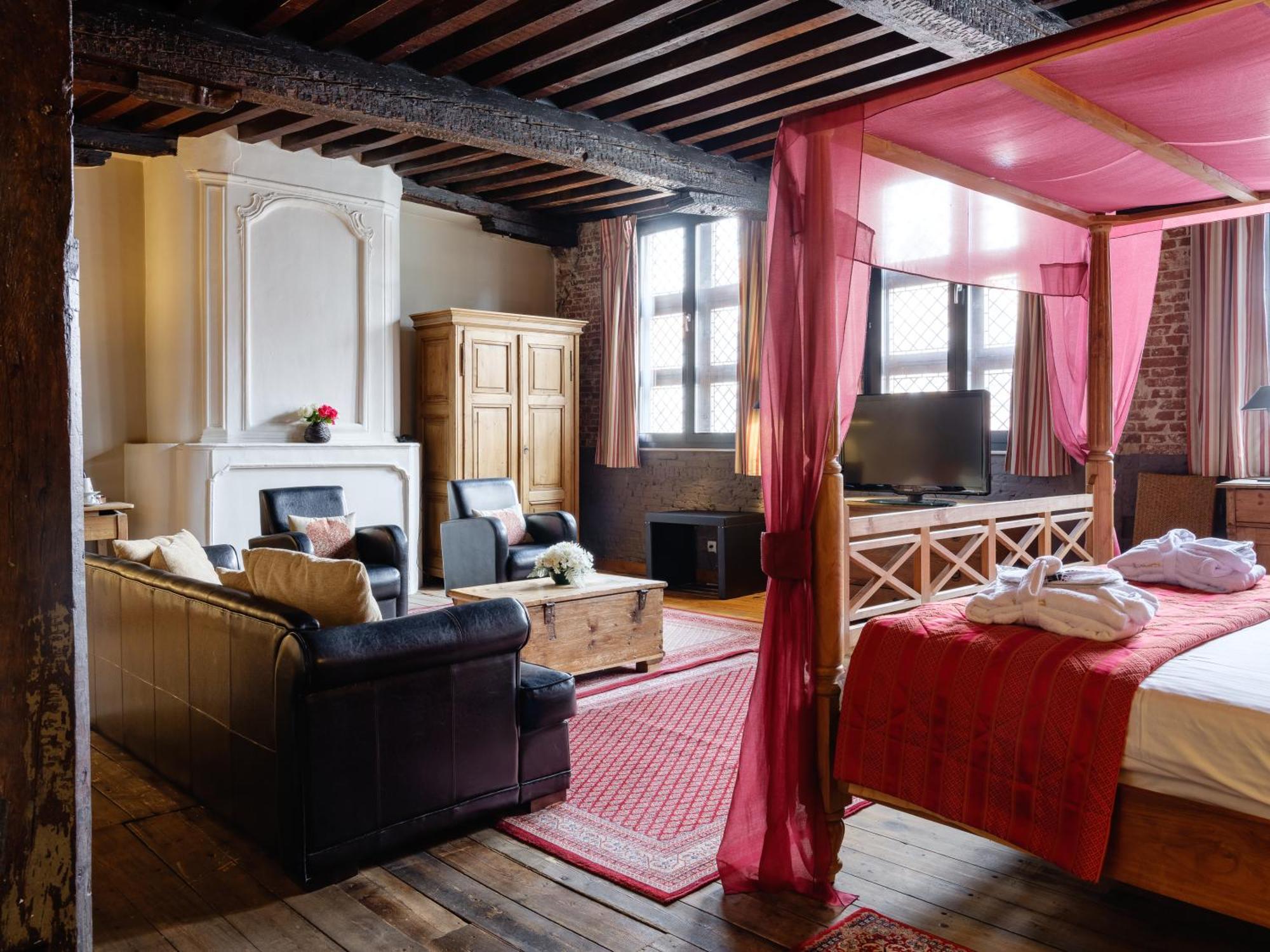 River Hotel 4*