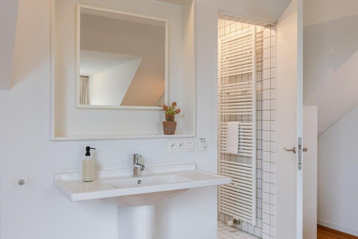 Huswell - 'the Crown' In Apartment Ghent