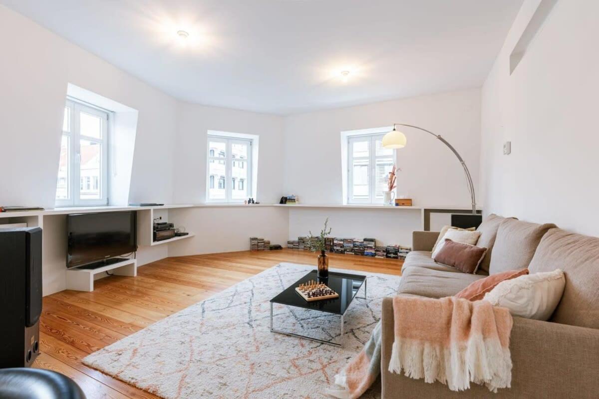 Huswell - 'the Crown' In Apartment *