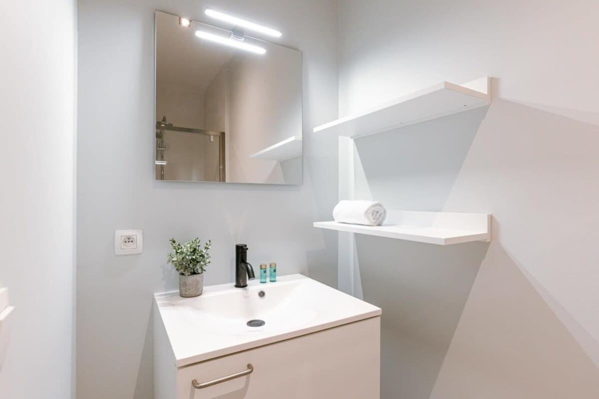 Huswell - Spacious With Beautiful Terrace In *