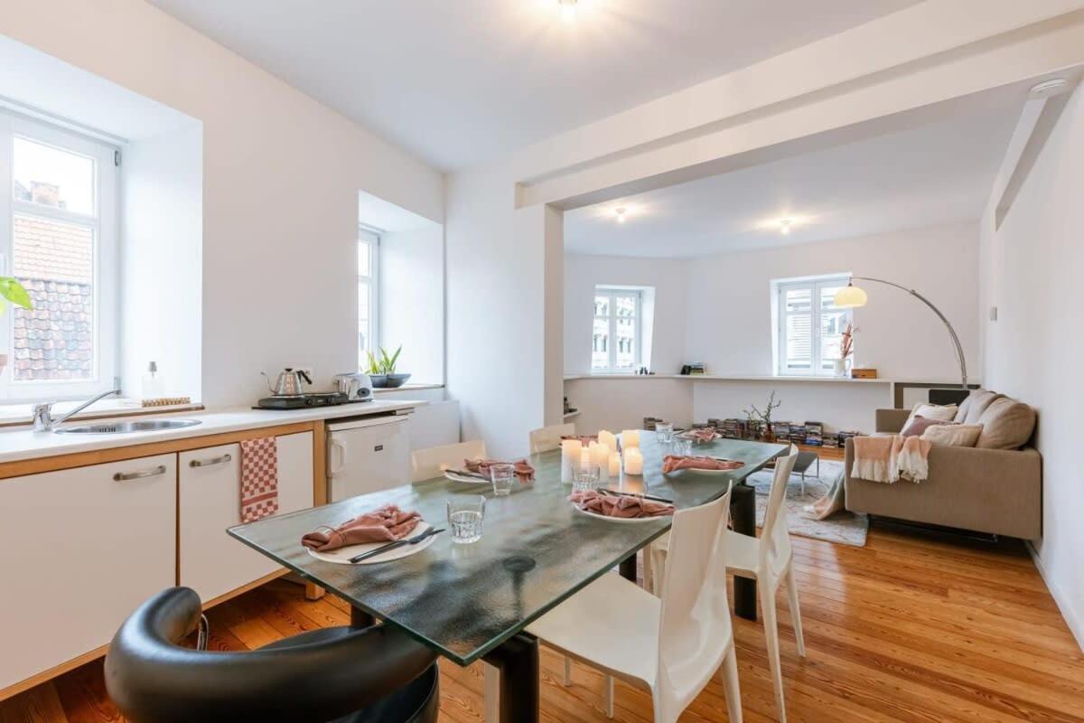 Huswell - 'the Crown' In Apartment Ghent