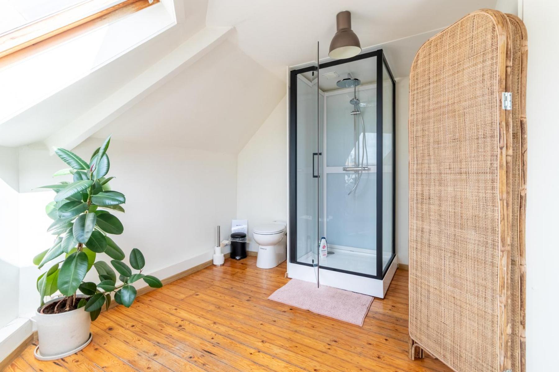 Private Nearby Old Town Apartment *
